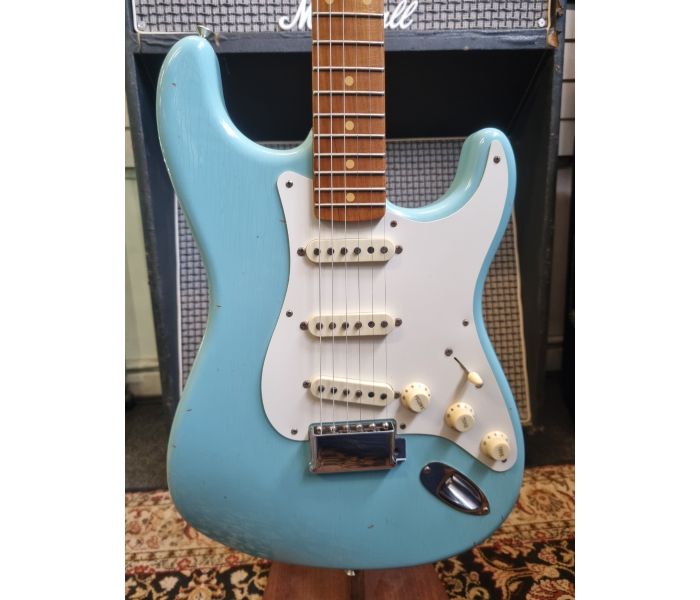 Pre owned fender deals stratocaster